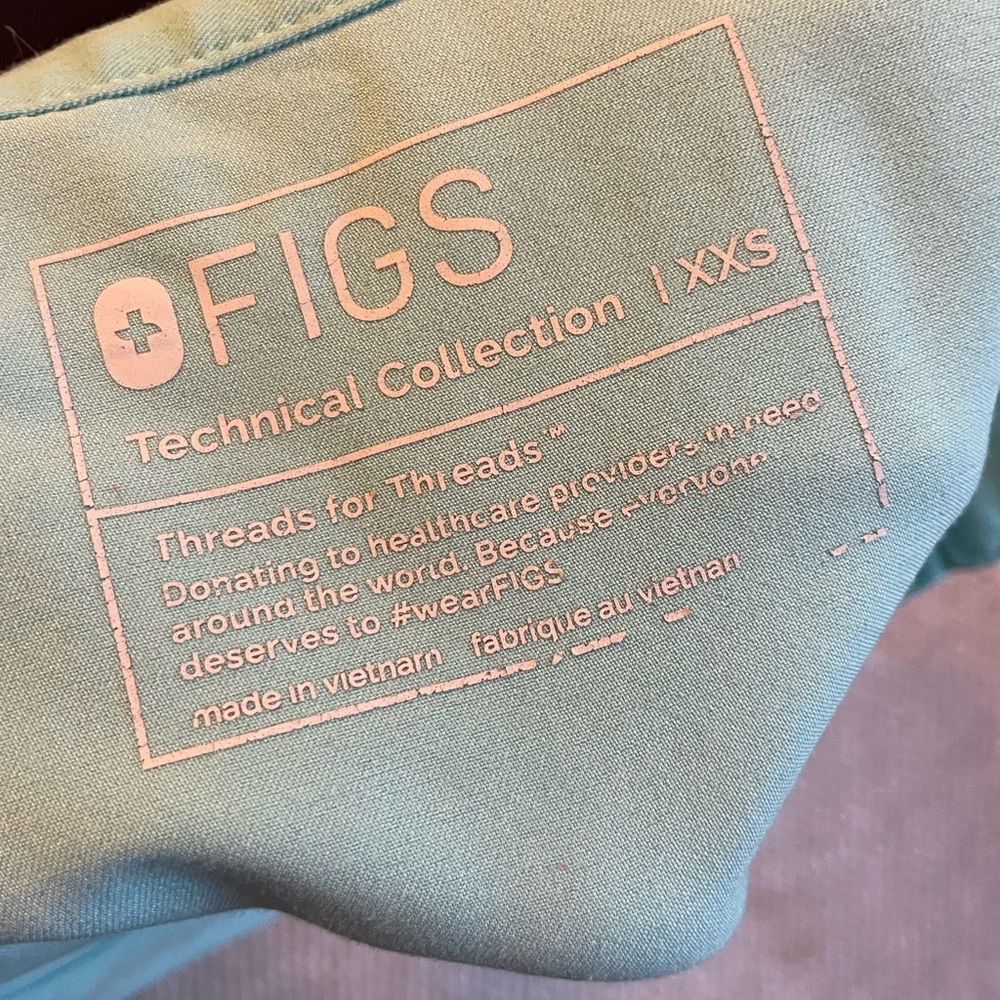 Figs Fresh Aqua Rafaela scrub top